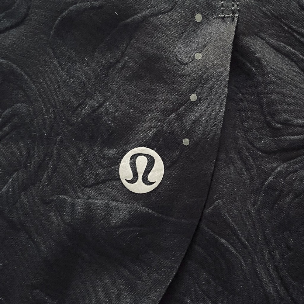 Lululemon In Sense Tank Top Emboss Black Size 4 Lightweight Running - Picture 7 of 13